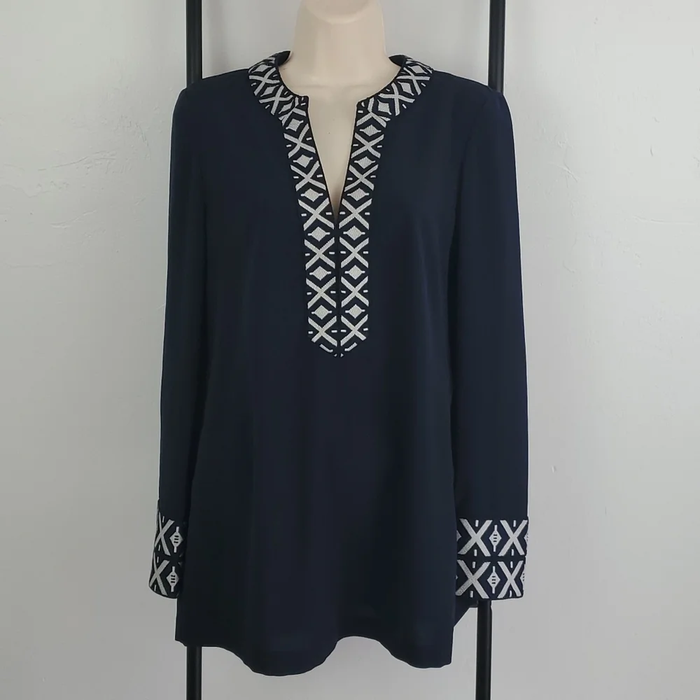 Tory Burch women’s embroidered tunic blouse with V-neck design size 4